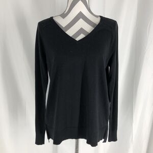 LOFT Knit  Light Sweater Women's Medium Long Sleeve Pullover V-Neck Black